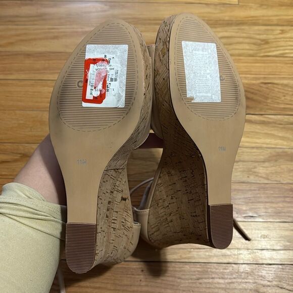 CHARLES BY CHARLES DAVID | Lois Wedge - Picture 6 of 6